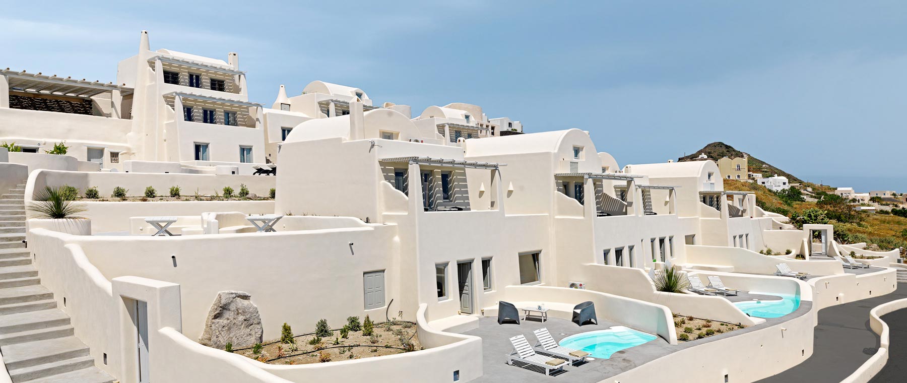 DOMES SANTORINI: σύγχρονη πολυτέλεια με απόλυτη θέα στην καλντέρα