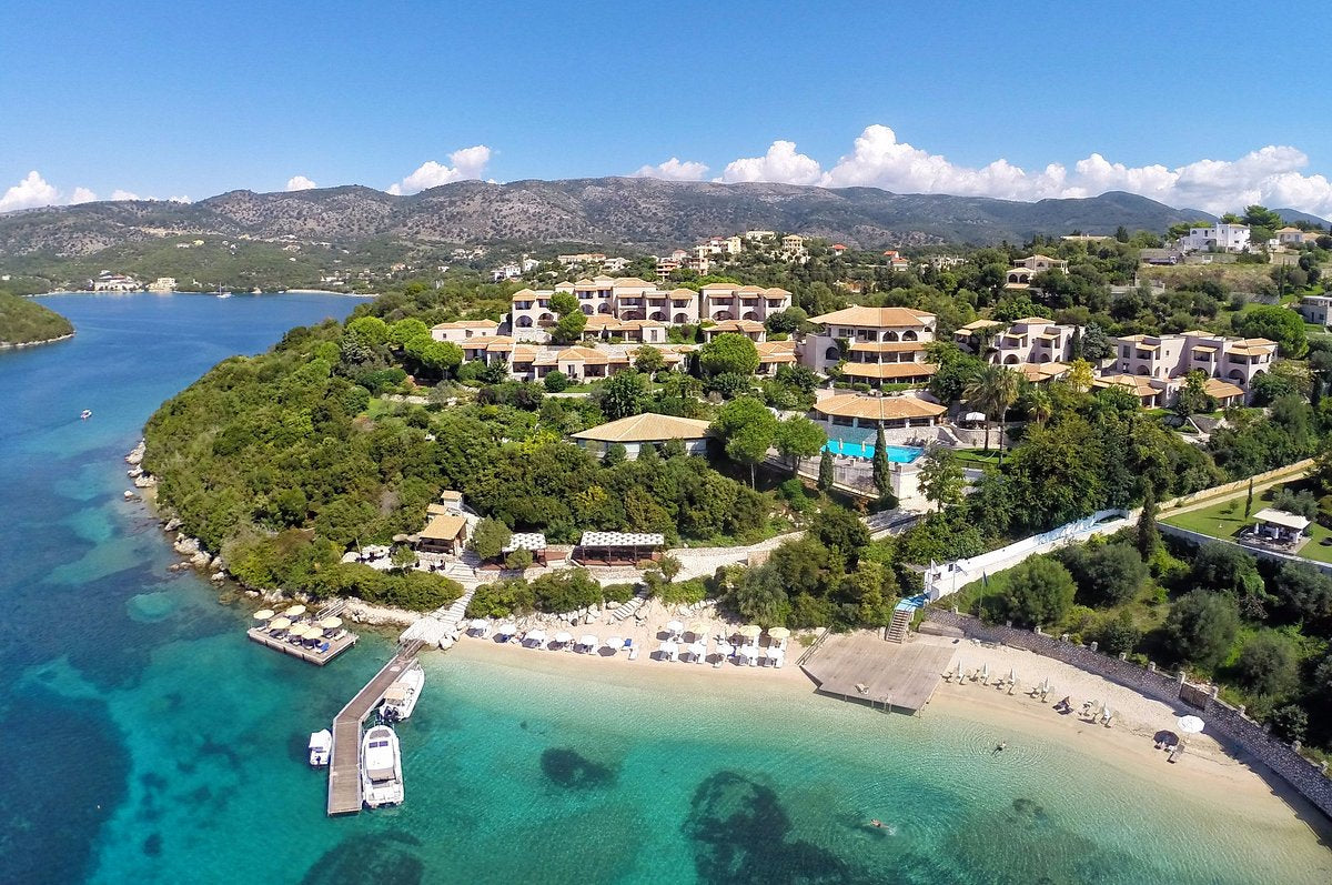 SIVOTA RETREAT BEACH CLUB: χαλαρή πολυτέλεια μέσα στο ιόνιο τοπίο