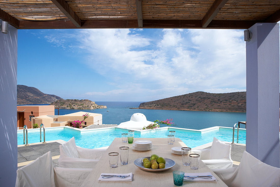 DOMES OF ELOUNDA: εμβληματική luxury φιλοξενία με θέα το Αιγαίο