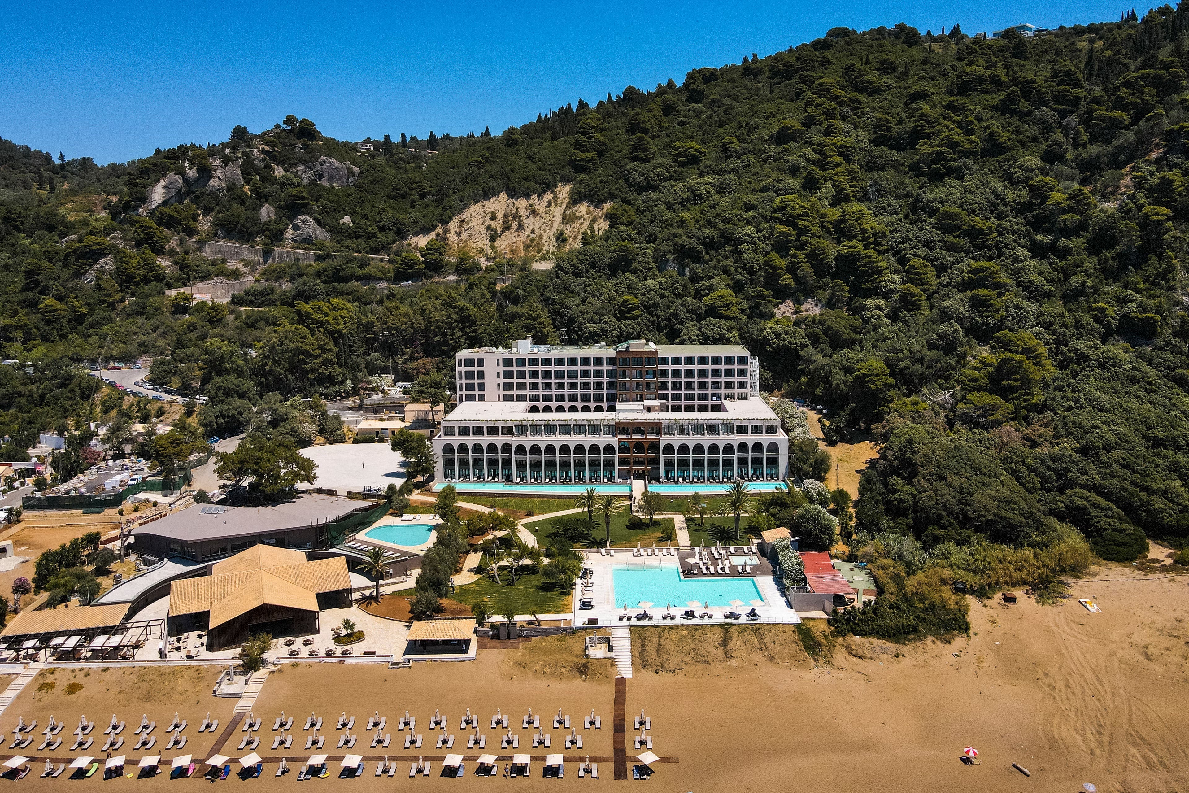 DOMES OF CORFU: σύγχρονη luxury φιλοξενία πάνω στην άμμο