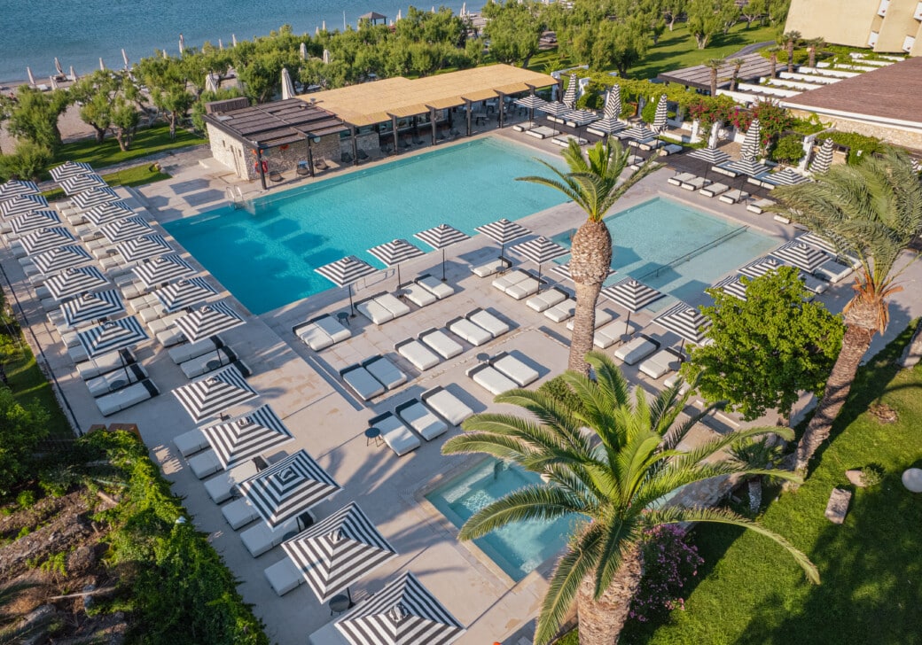 DORYSSA SEASIDE RESORT: αυθεντική νησιωτική πολυτέλεια δίπλα στο κύμα