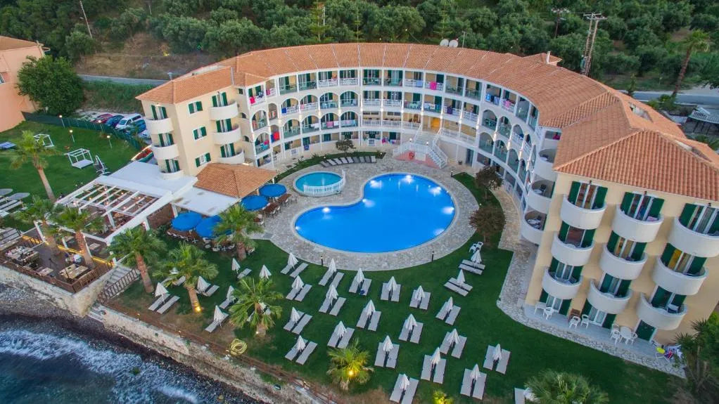 WINDMILL BAY: σύγχρονη παραθαλάσσια φιλοξενία στη Ζάκυνθο
