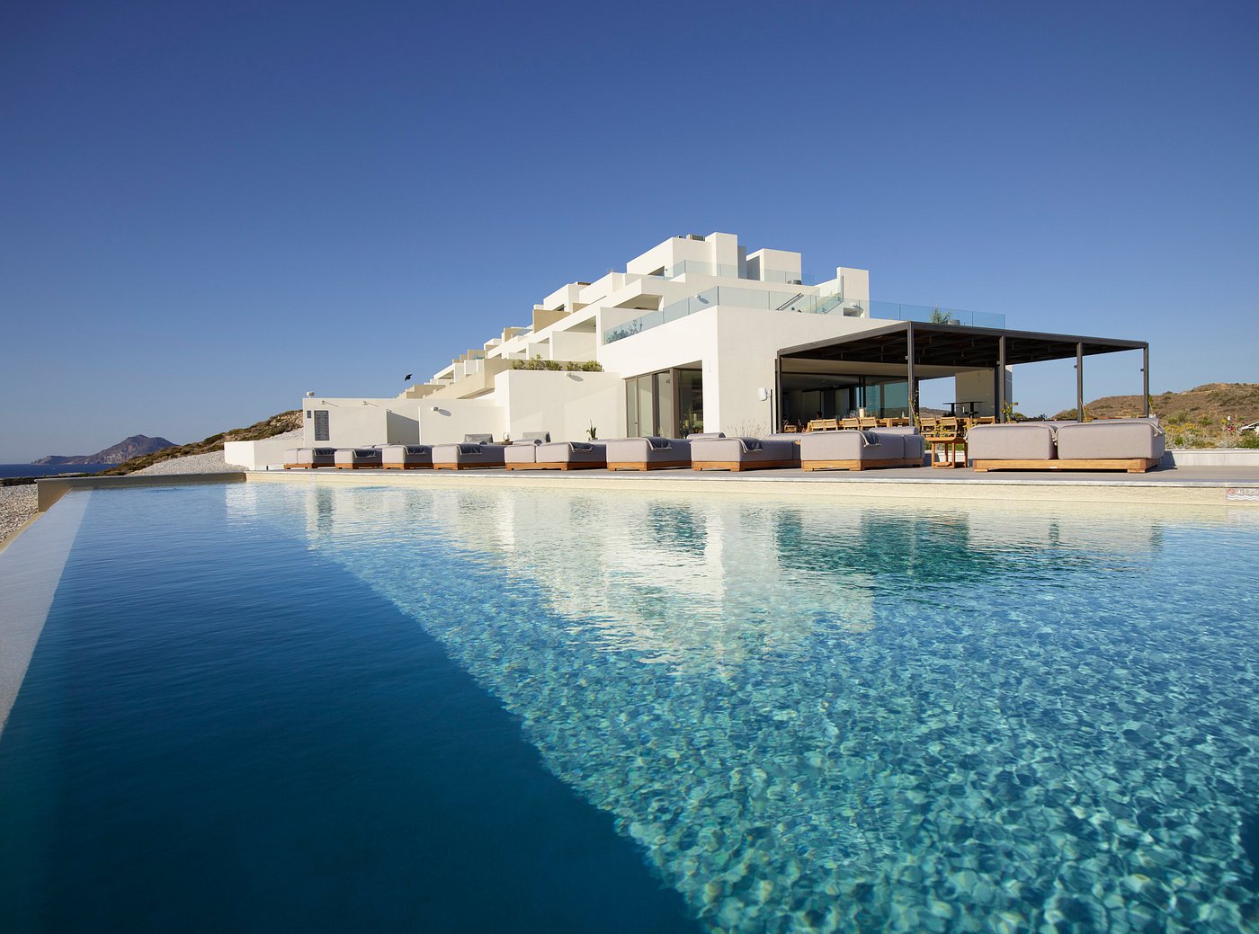DOMES WHITE COAST MILOS: απόλυτη ηρεμία και μινιμαλιστική πολυτέλεια