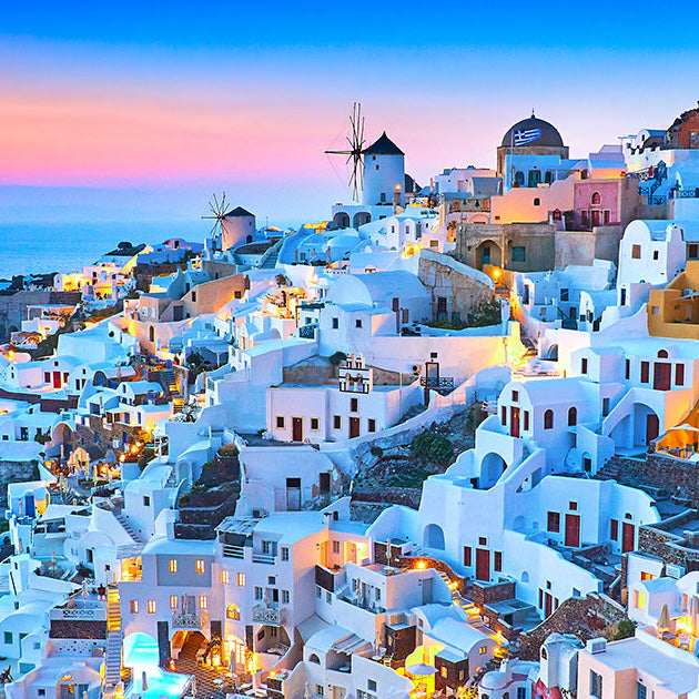 ON THE ROCKS SANTORINI: εμβληματική διαμονή σμιλεμένη στην καλντέρα