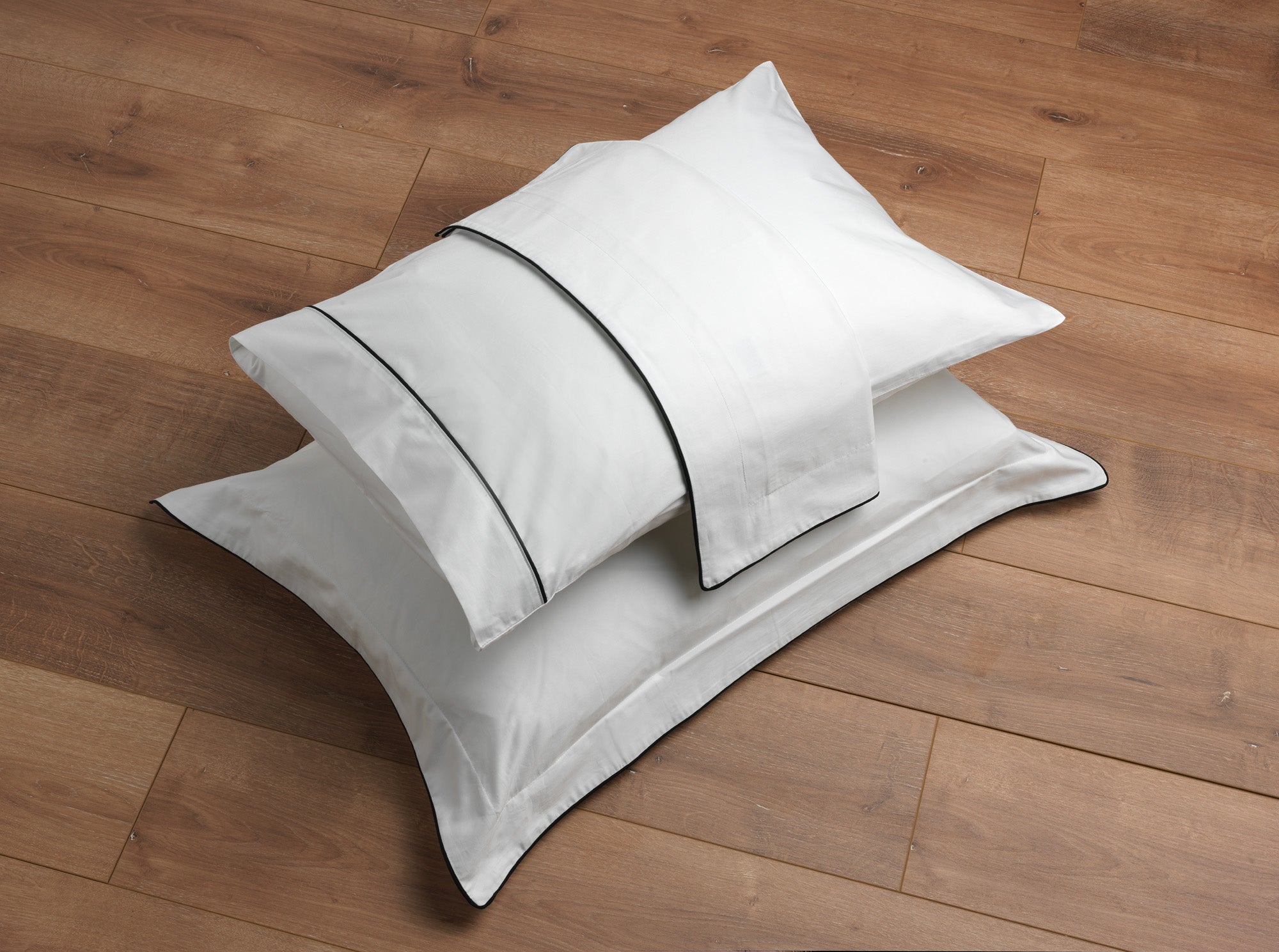 Super Saten 300TC pillowcase with black wick